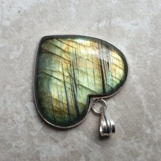 Labradorite pendant 33x29 mm no A6