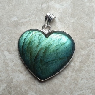 Labradorite pendant 33x30 mm no 959