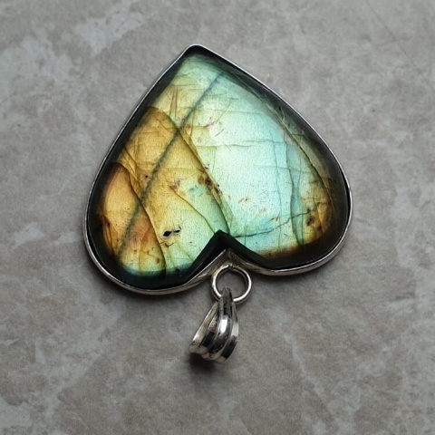 Labradorite pendant 33x30 mm no A11 Labradorite pendant 33x30 mm no A11
