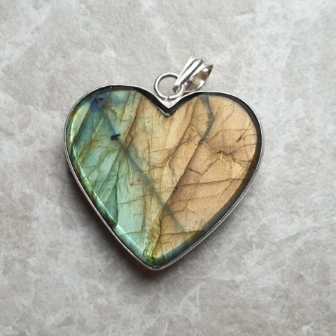 Labradorite pendant 33x30 mm no A11 Labradorite pendant 33x30 mm no A11
