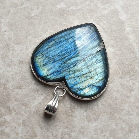 Labradorite pendant 33x31 mm no 982 Labradorite pendant 33x31 mm no 982