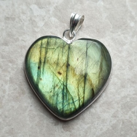 Labradorite pendant 34x31 mm no 995 Labradorite pendant 34x31 mm no 995