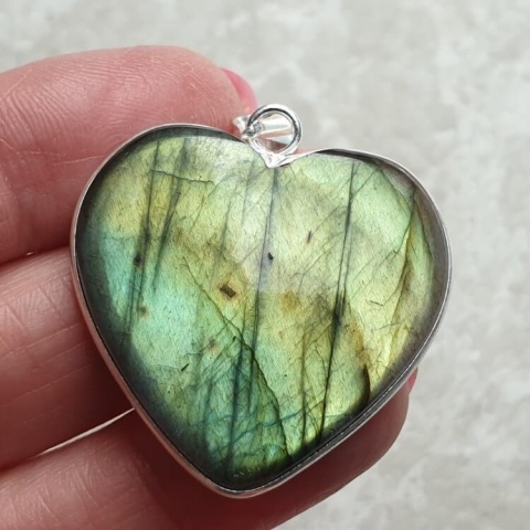 Labradorite pendant 34x31 mm no 995 Labradorite pendant 34x31 mm no 995