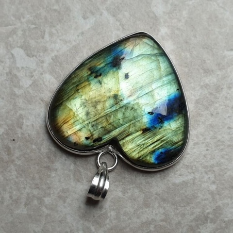 Labradorite pendant 34x32 mm no 965 Labradorite pendant 34x32 mm no 965