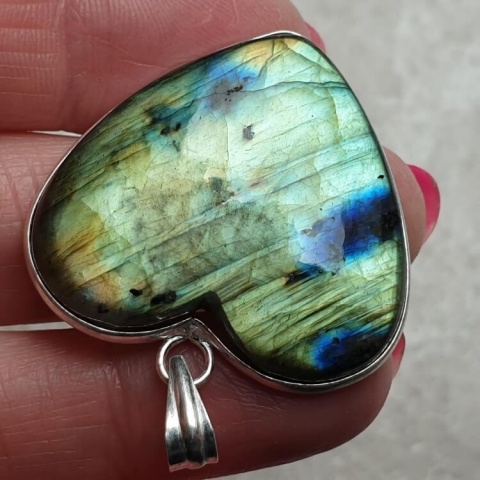 Labradorite pendant 34x32 mm no 965 Labradorite pendant 34x32 mm no 965