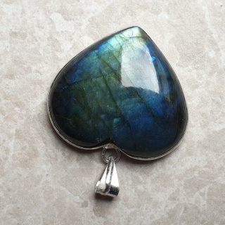 Labradorite pendant 35x31 mm no 966