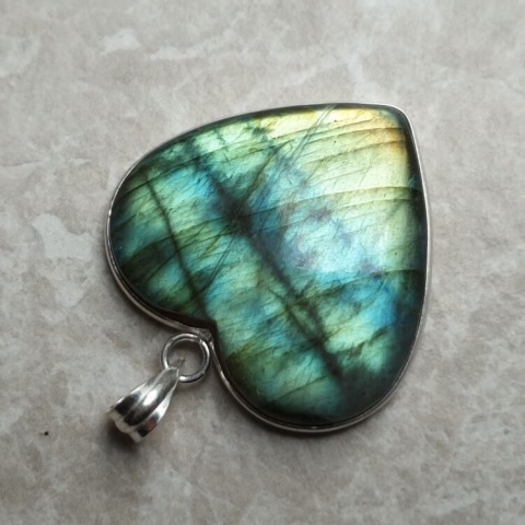 Labradorite pendant 35x32 mm no 971 Labradorite pendant 35x32 mm no 971