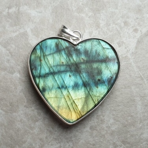 Labradorite pendant 35x32 mm no 971 Labradorite pendant 35x32 mm no 971