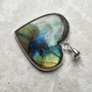 Labradorite pendant 35x32 mm no A1