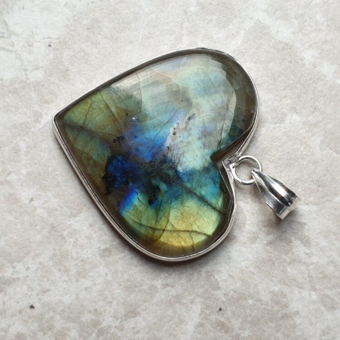 Labradorite pendant 35x32 mm no A1 Labradorite pendant 35x32 mm no A1