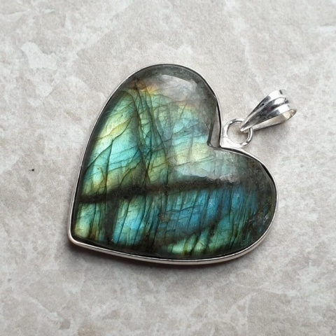 Labradorite pendant 35x33 mm no 979 Labradorite pendant 35x33 mm no 979