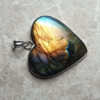 Labradorite pendant 35x33 mm no 983