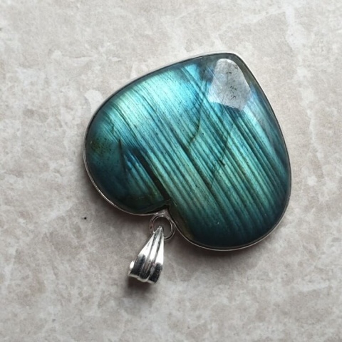 Labradorite pendant 36x31 mm no 977 Labradorite pendant 36x31 mm no 977