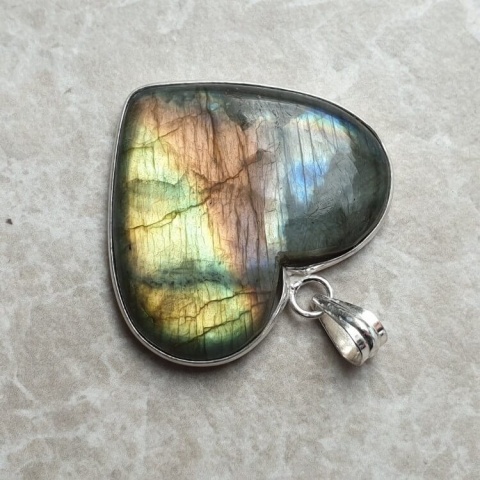 Labradorite pendant 36x32 mm no A2 Labradorite pendant 36x32 mm no A2