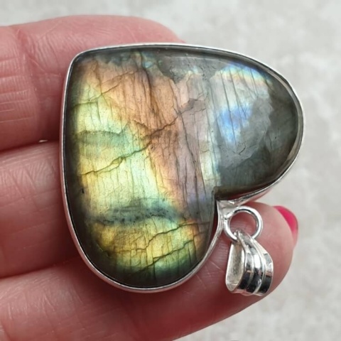 Labradorite pendant 36x32 mm no A2 Labradorite pendant 36x32 mm no A2