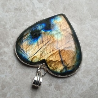 Labradorite pendant 37x33 mm no 970