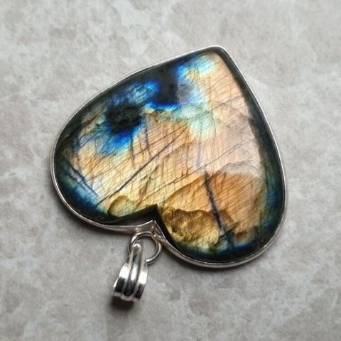 Labradorite pendant 37x33 mm no 970 Labradorite pendant 37x33 mm no 970