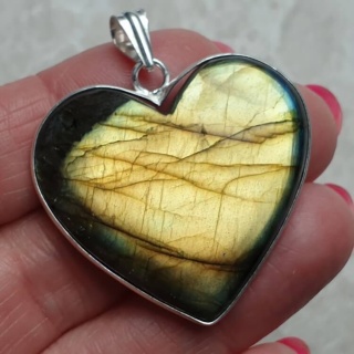Labradorite pendant 37x34 mm no 961