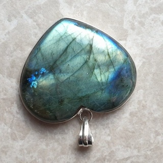 Labradorite pendant 38x33 mm no 957