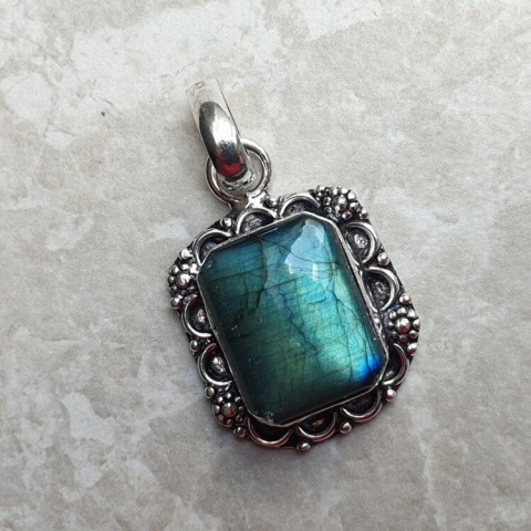 Labradorite pendant 20x16 mm no A221 Labradorite pendant 20x16 mm no A221