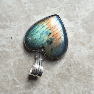 Labradorite pendant 20x19 mm no A50