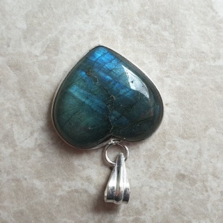 Labradorite pendant 22x20 mm no A55