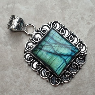 Labradorite pendant 23x21 mm no A56
