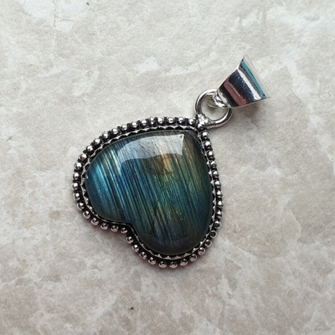 Labradorite pendant 23x21 mm no A81 Labradorite pendant 23x21 mm no A81