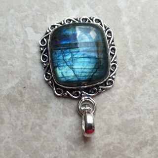 Labradorite pendant 23x22 mm no A172