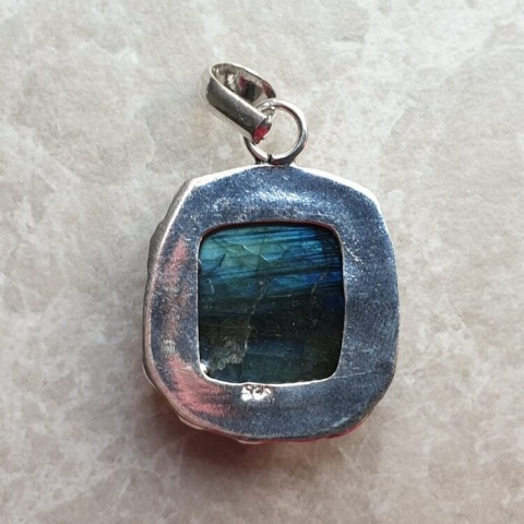 Labradorite pendant 23x22 mm no A172 Labradorite pendant 23x22 mm no A172