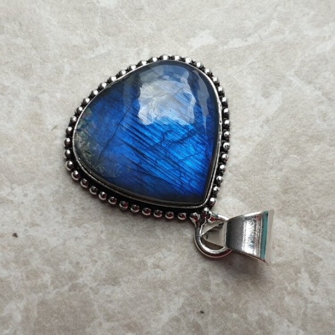 Labradorite pendant 23x22 mm no A202 Labradorite pendant 23x22 mm no A202