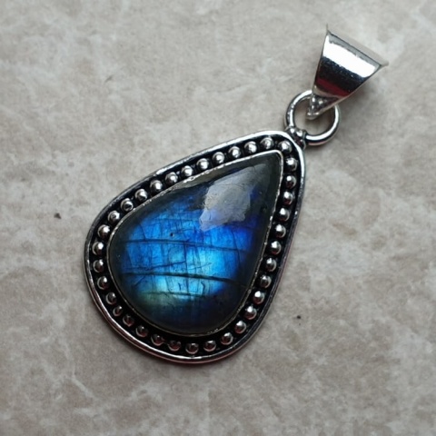 Labradorite pendant 24x16 mm no A106 Labradorite pendant 24x16 mm no A106