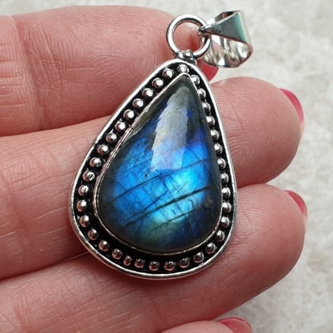 Labradorite pendant 24x16 mm no A106 Labradorite pendant 24x16 mm no A106
