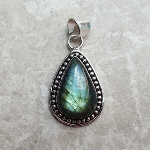 Labradorite pendant 24x16 mm no A196 Labradorite pendant 24x16 mm no A196