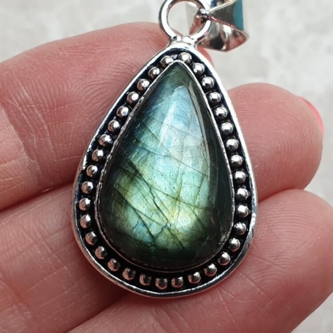 Labradorite pendant 24x16 mm no A196 Labradorite pendant 24x16 mm no A196