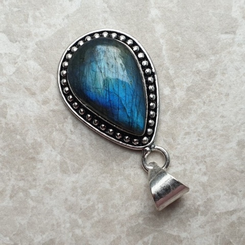 Labradorite pendant 24x16 mm no A98 Labradorite pendant 24x16 mm no A98