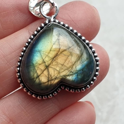 Labradorite pendant 24x22 mm no A250 Labradorite pendant 24x22 mm no A250