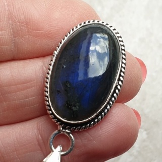 Labradorite pendant 25x16 mm no A141