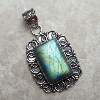 Labradorite pendant 25x17 mm no A182