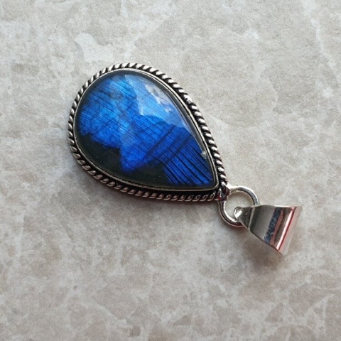 Labradorite pendant 25x17 mm no A233 Labradorite pendant 25x17 mm no A233