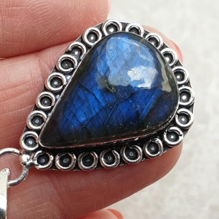 Labradorite pendant 25x18 mm no A239