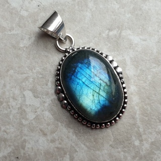 Labradorite pendant 25x18 mm no A251