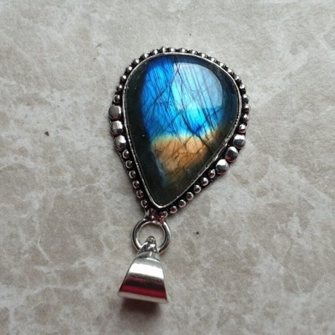 Labradorite pendant 25x19 mm no A130