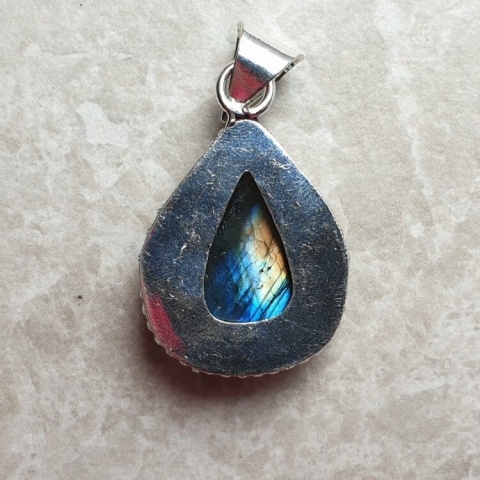 Labradorite pendant 25x19 mm no A130