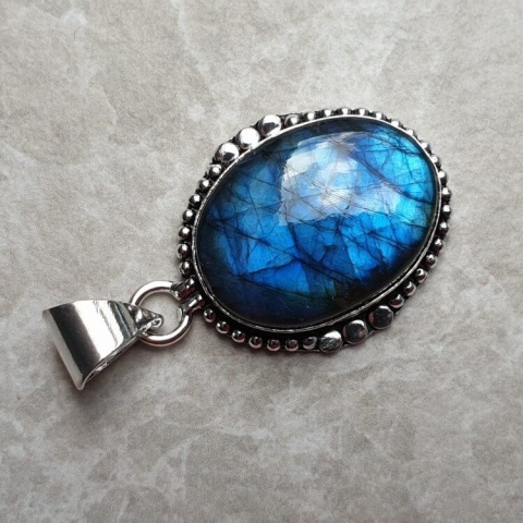 Labradorite pendant 25x19 mm no A169 Labradorite pendant 25x19 mm no A169