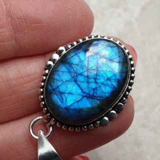 Labradorite pendant 25x19 mm no A169