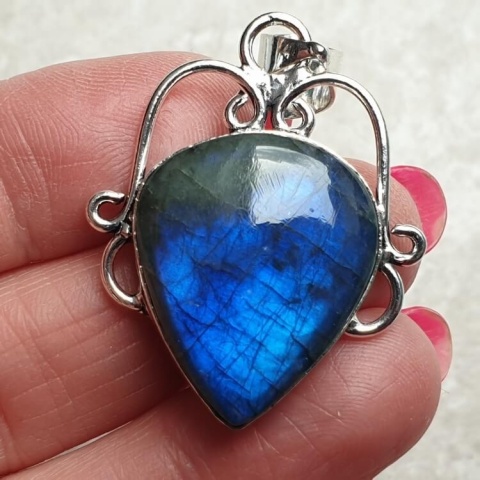 Labradorite pendant 25x21 mm no A137 Labradorite pendant 25x21 mm no A137