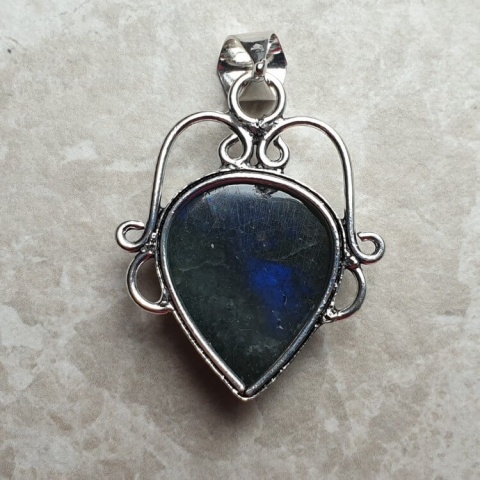 Labradorite pendant 25x21 mm no A137 Labradorite pendant 25x21 mm no A137