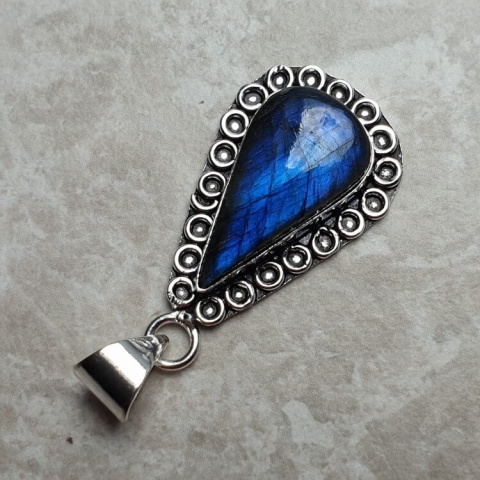 Labradorite pendant 26x15 mm no A208 Labradorite pendant 26x15 mm no A208