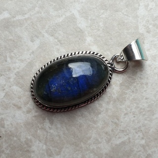 Labradorite pendant 26x16 mm no A109